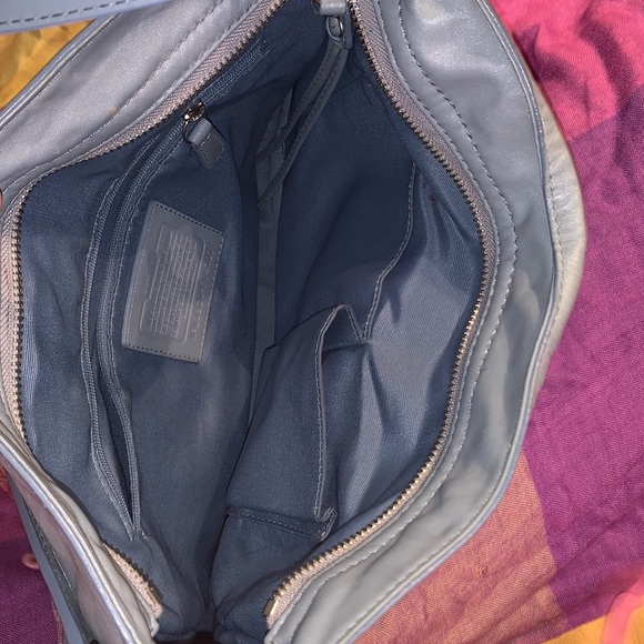 Super clean coach convertible shoulder bag with crossbody strap. - Picture 8 of 8